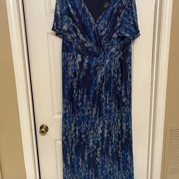 Adriana Pappell Plus Size Short Flutter Sleeve Surplice Gown 22W - Picture 2 of 6